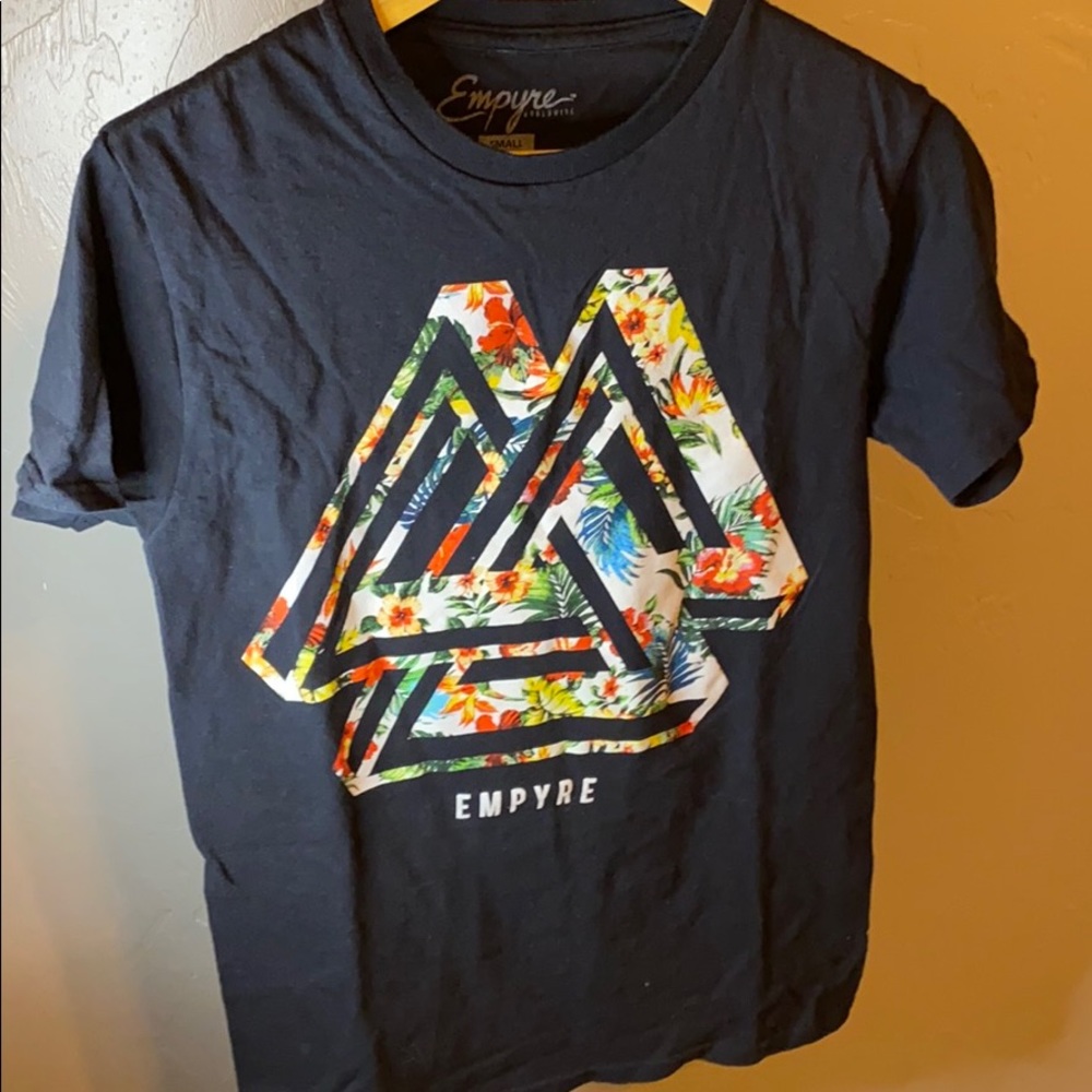 EMPYRE Graphic small T-shirt black
